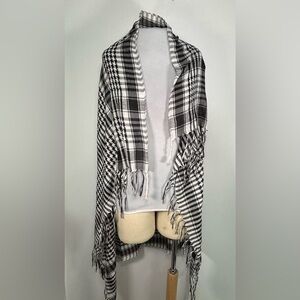 Unbranded Scarf Womans One Size Color Black And White 40”x42